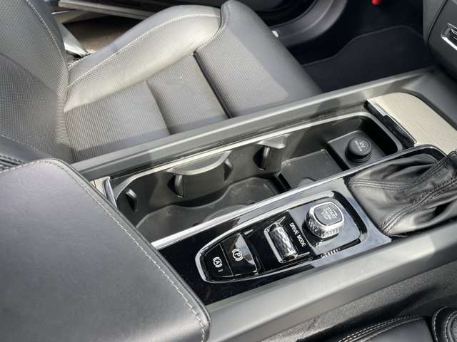 ボルボ ＸＣ６０ Ｄ４ ＡＷＤ インスクリプション ディーゼルターボ ４ＷＤ R2年 (東北) 99