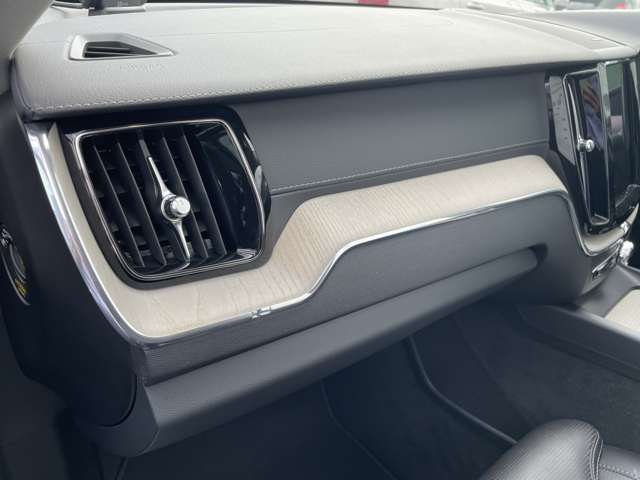 ボルボ ＸＣ６０ Ｄ４ ＡＷＤ インスクリプション ディーゼルターボ ４ＷＤ R2年 (東北) 99