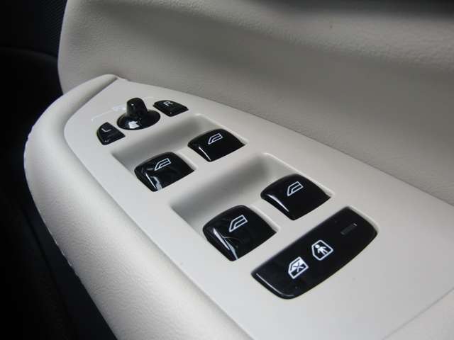 ボルボ ＸＣ９０ Ｂ６ ＡＷＤ Ｒデザイン ４ＷＤ R4年 (関東) 99