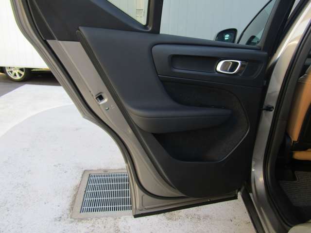 ボルボ ＸＣ４０ リチャージ　プラグインハイブリッド　Ｔ５　インスクリプション R4年 (関東) 99