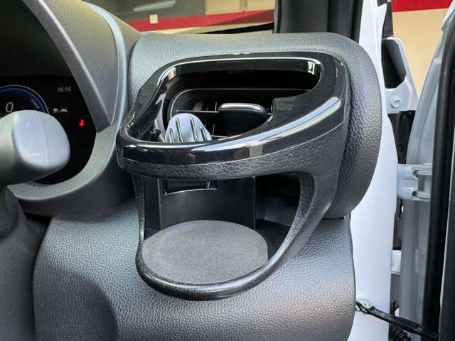 トヨタ ヤリスクロス　ハイブリッド １．５ ハイブリッド Ｚ アドベンチャー Ｅ－ＦＯＵＲ ４ＷＤ R6年 (東北) 99