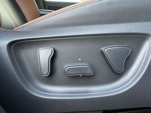 トヨタ ヤリスクロス　ハイブリッド １．５ ハイブリッド Ｚ アドベンチャー Ｅ－ＦＯＵＲ ４ＷＤ R6年 (東北) 99