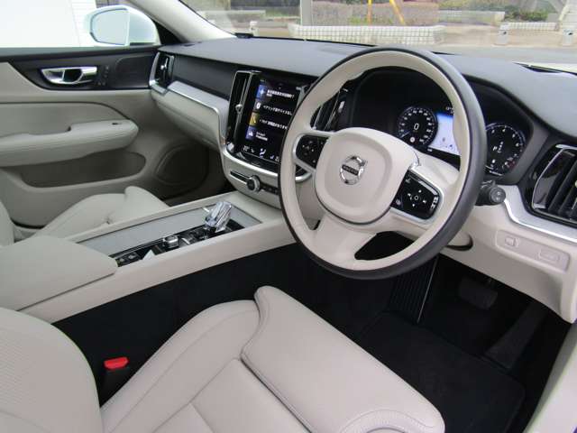 ボルボ Ｖ６０ Ｂ５　インスクリプション R4年 (関東) 99