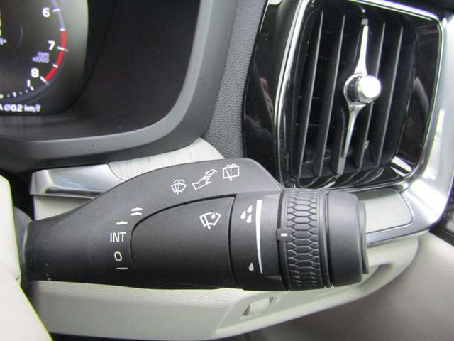 ボルボ Ｖ６０ Ｂ５　インスクリプション R4年 (関東) 99