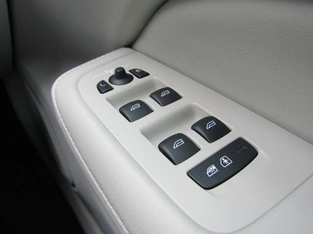 ボルボ Ｖ６０ Ｂ５　インスクリプション R4年 (関東) 99