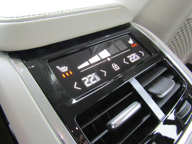 ボルボ Ｖ６０ Ｂ５　インスクリプション R4年 (関東) 99