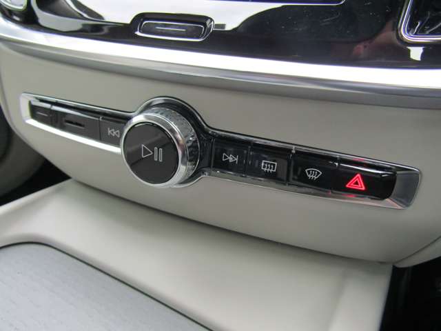 ボルボ Ｖ６０ Ｂ５　インスクリプション R4年 (関東) 99