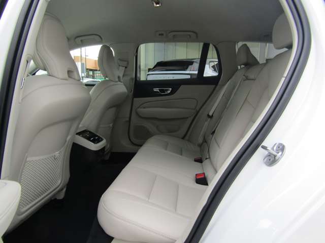 ボルボ Ｖ６０ Ｂ５　インスクリプション R4年 (関東) 99