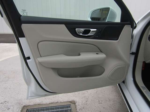 ボルボ Ｖ６０ Ｂ５　インスクリプション R4年 (関東) 99