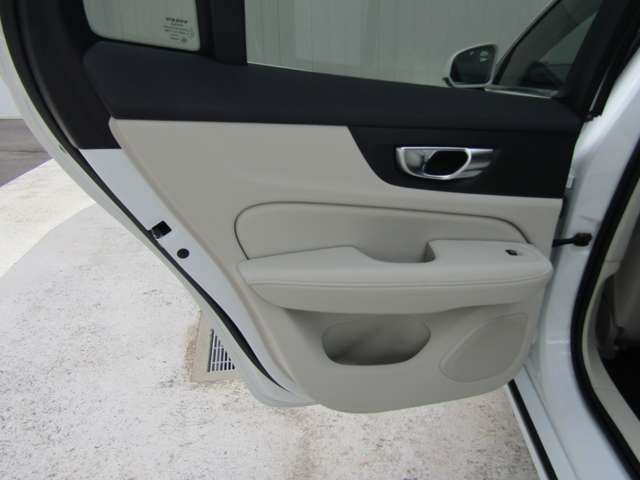 ボルボ Ｖ６０ Ｂ５　インスクリプション R4年 (関東) 99