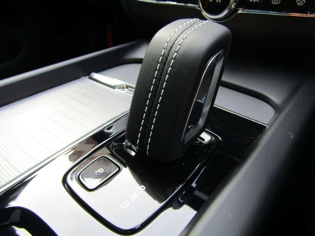 ボルボ ＸＣ６０ Ｂ６ ＡＷＤ Ｒデザイン ４ＷＤ R3年 () 99