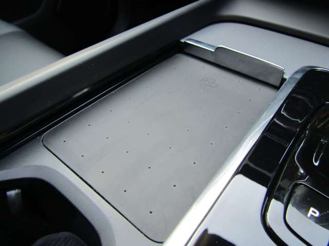 ボルボ ＸＣ６０ Ｂ６ ＡＷＤ Ｒデザイン ４ＷＤ R3年 () 99