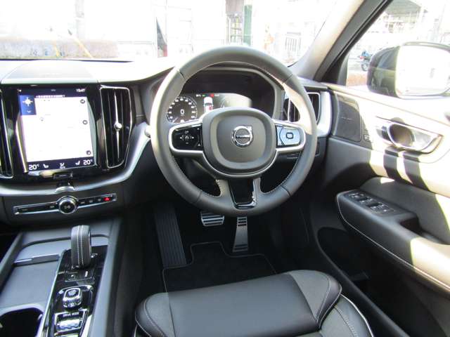 ボルボ ＸＣ６０ Ｂ６ ＡＷＤ Ｒデザイン ４ＷＤ R3年 () 99