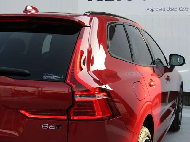 ボルボ ＸＣ６０ Ｂ６ ＡＷＤ Ｒデザイン ４ＷＤ R3年 () 99