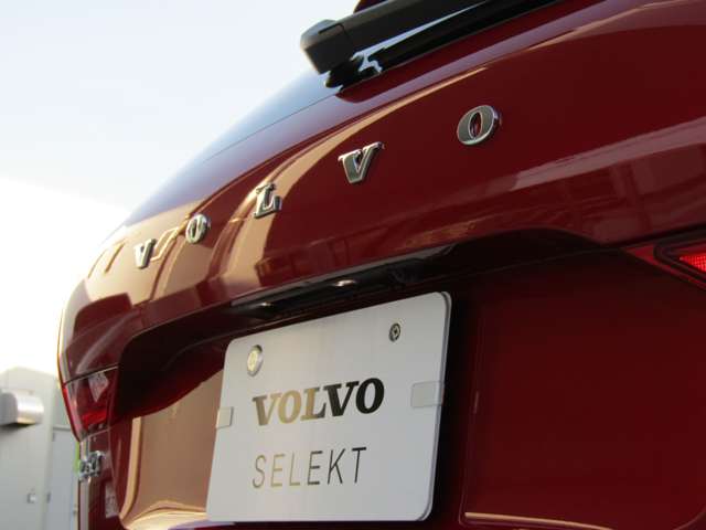 ボルボ ＸＣ６０ Ｂ６ ＡＷＤ Ｒデザイン ４ＷＤ R3年 () 99