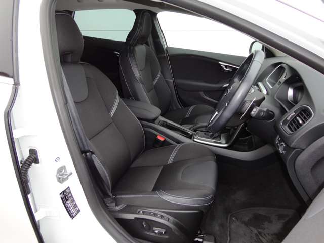 ボルボ Ｖ４０ Ｔ３　ＳＥ H27年 (東北) 99