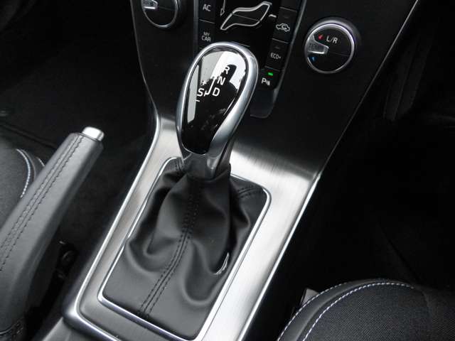 ボルボ Ｖ４０ Ｔ３　ＳＥ H27年 (東北) 99