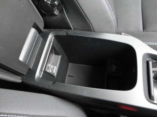 ボルボ Ｖ４０ Ｔ３　ＳＥ H27年 (東北) 99