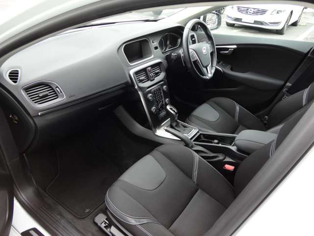 ボルボ Ｖ４０ Ｔ３　ＳＥ H27年 (東北) 99