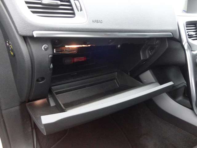 ボルボ Ｖ４０ Ｔ３　ＳＥ H27年 (東北) 99