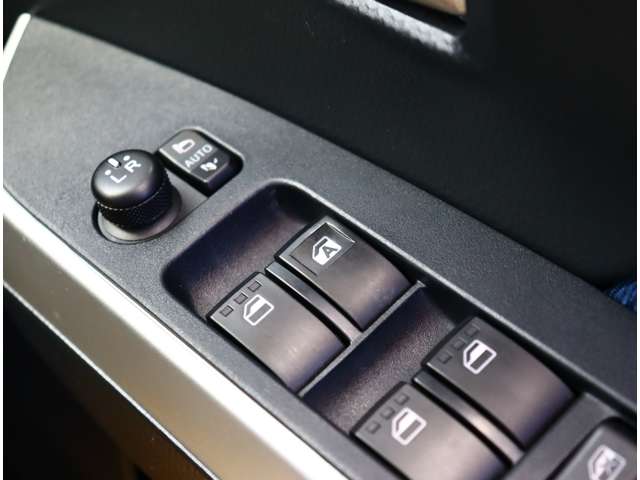 トヨタ タンク １．０ カスタム Ｇ H29年 (関東) 99