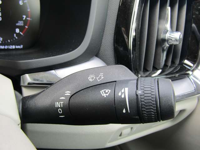 ボルボ Ｓ６０ Ｔ４　モメンタム R2年 (関東) 99