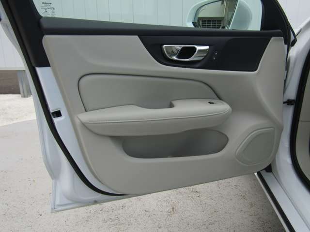 ボルボ Ｓ６０ Ｔ４　モメンタム R2年 (関東) 99