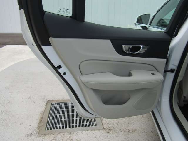 ボルボ Ｓ６０ Ｔ４　モメンタム R2年 (関東) 99