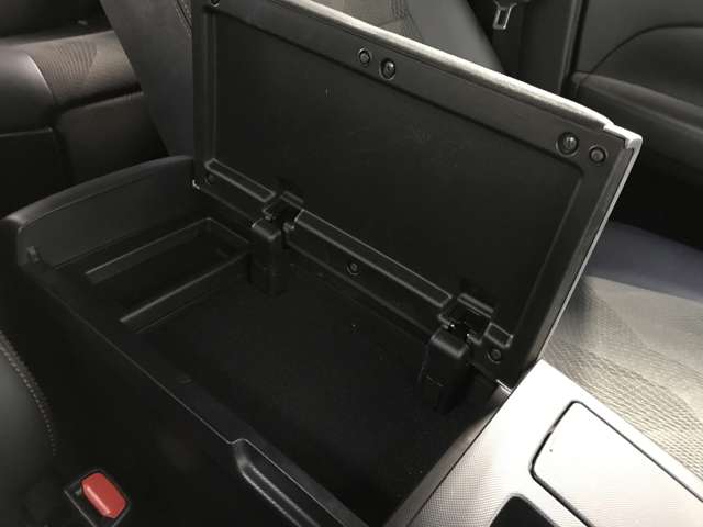 トヨタ エスティマ　ハイブリッド ２．４ アエラス プレミアム ４ＷＤ R1年 (北海道) 99