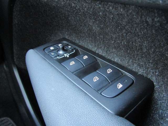 ボルボ ＸＣ４０ リチャージ　プラグインハイブリッド　Ｔ５　インスクリプション R4年 (関東) 99