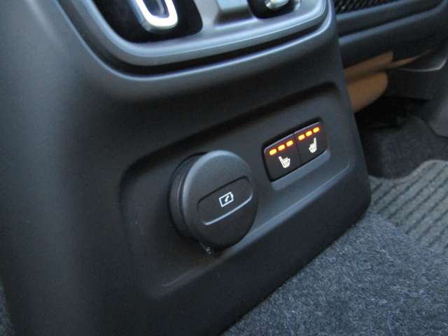 ボルボ ＸＣ４０ リチャージ　プラグインハイブリッド　Ｔ５　インスクリプション R4年 (関東) 99