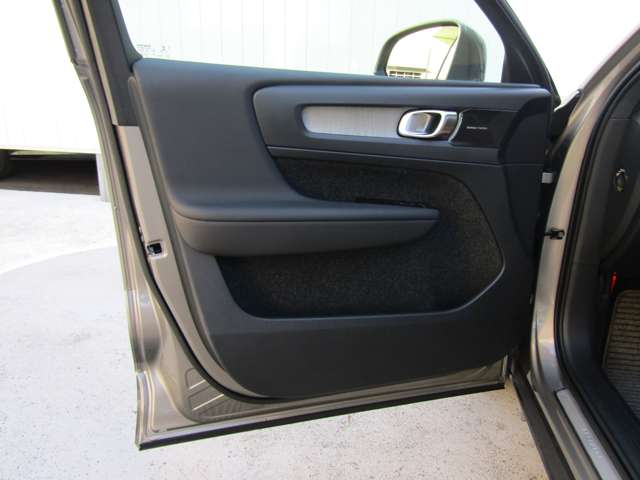 ボルボ ＸＣ４０ リチャージ　プラグインハイブリッド　Ｔ５　インスクリプション R4年 (関東) 99