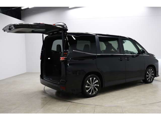 トヨタ ヴォクシー １．８ ハイブリッド Ｓ－Ｚ R5年 (東海) 99