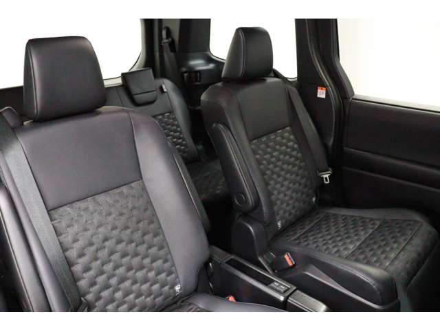 トヨタ ヴォクシー １．８ ハイブリッド Ｓ－Ｚ R5年 (東海) 99