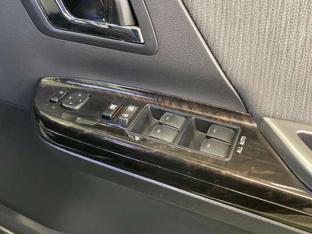 トヨタ ヴェルファイア　ハイブリッド ２．４ ＺＲ ４ＷＤ H24年 (北海道) 99