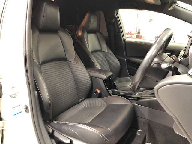 トヨタ カローラ　ツーリング　ハイブリッド １．８ ハイブリッド ＷＸＢ Ｅ－ＦＯＵＲ ４ＷＤ R2年 (北海道) 99