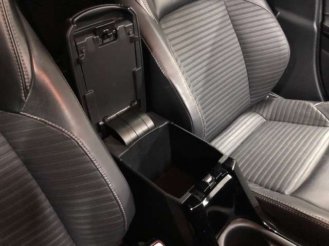 トヨタ カローラ　ツーリング　ハイブリッド １．８ ハイブリッド ＷＸＢ Ｅ－ＦＯＵＲ ４ＷＤ R2年 (北海道) 99