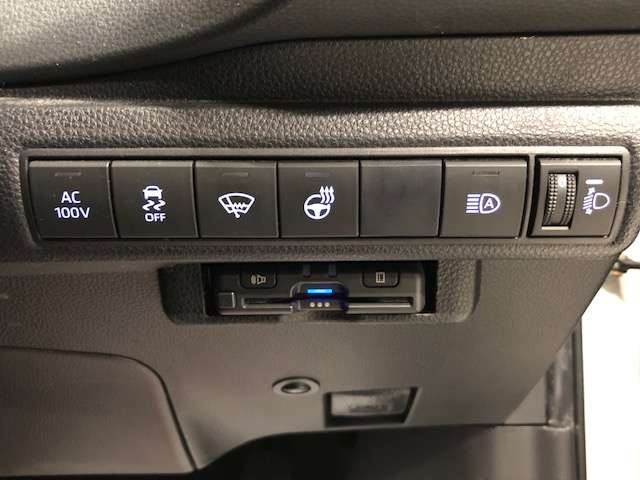 トヨタ カローラ　ツーリング　ハイブリッド １．８ ハイブリッド ＷＸＢ Ｅ－ＦＯＵＲ ４ＷＤ R2年 (北海道) 99