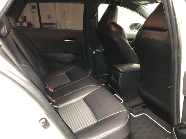 トヨタ カローラ　ツーリング　ハイブリッド １．８ ハイブリッド ＷＸＢ Ｅ－ＦＯＵＲ ４ＷＤ R2年 (北海道) 99