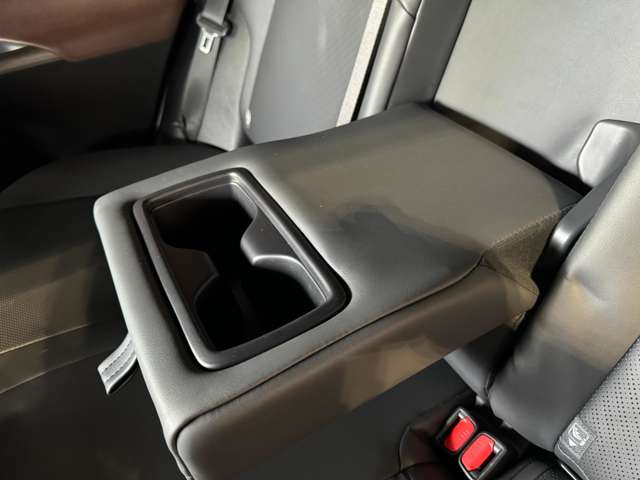 トヨタ ハリアー　ハイブリッド ２．５ ハイブリッド Ｅ－ＦＯＵＲ Ｚ レザーパッケージ ４ＷＤ R4年 (東北) 99