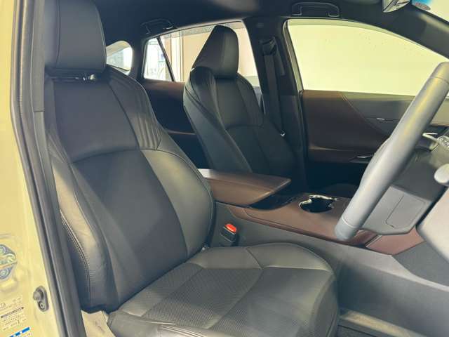 トヨタ ハリアー　ハイブリッド ２．５ ハイブリッド Ｅ－ＦＯＵＲ Ｚ レザーパッケージ ４ＷＤ R4年 (東北) 99