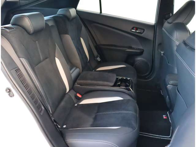 トヨタ プリウスＰＨＶ １．８ Ｓ ＧＲ スポーツ R1年 (関東) 99