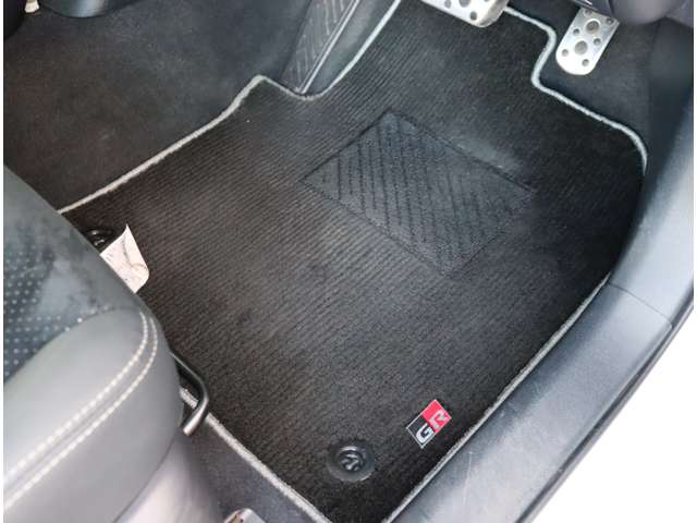 トヨタ プリウスＰＨＶ １．８ Ｓ ＧＲ スポーツ R1年 (関東) 99