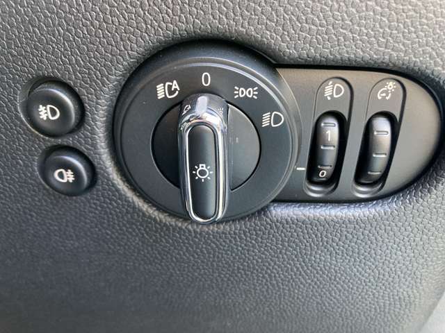 ミニ ミニ クーパー ３ドア ＤＣＴ R1年 (近畿) 99