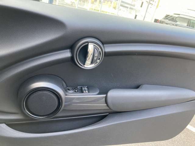 ミニ ミニ クーパー ３ドア ＤＣＴ R1年 (近畿) 99