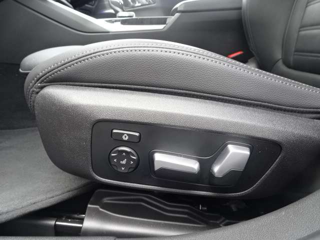 ＢＭＷ ３シリーズ ３２０Ｄ Ｘドライブ Ｍスポーツ エディション ジョイプラス ディーゼルターボ ４ＷＤ R3年 (近畿) 99