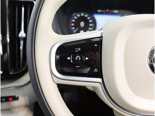 ボルボ ＸＣ６０ Ｄ４ ＡＷＤ インスクリプション ディーゼルターボ ４ＷＤ R1年 (近畿) 99