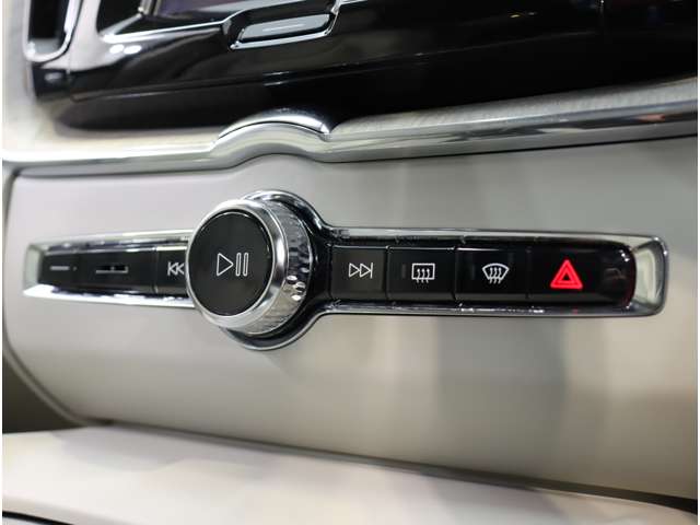 ボルボ ＸＣ６０ Ｄ４ ＡＷＤ インスクリプション ディーゼルターボ ４ＷＤ R1年 (近畿) 99