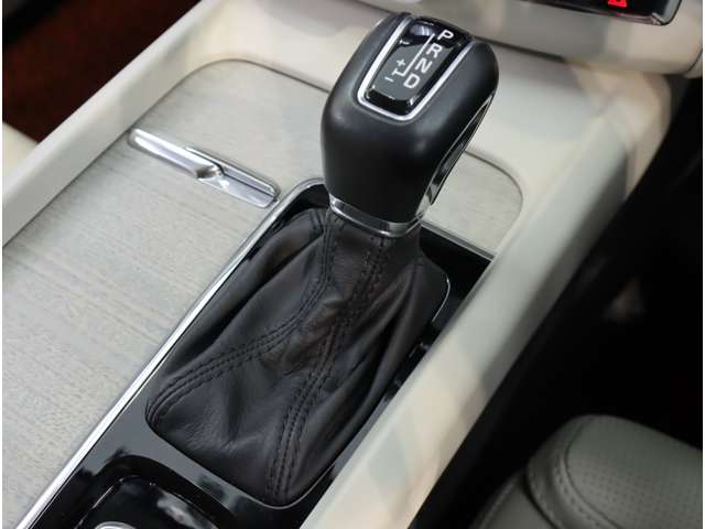 ボルボ ＸＣ６０ Ｄ４ ＡＷＤ インスクリプション ディーゼルターボ ４ＷＤ R1年 (近畿) 99