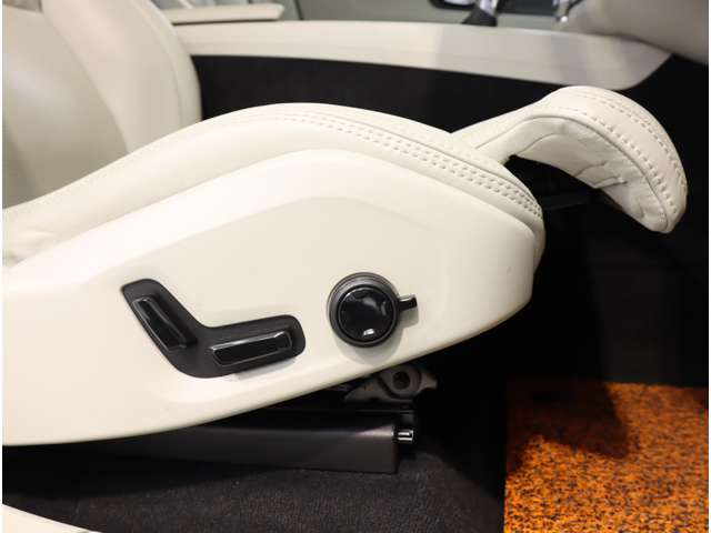 ボルボ ＸＣ６０ Ｄ４ ＡＷＤ インスクリプション ディーゼルターボ ４ＷＤ R1年 (近畿) 99